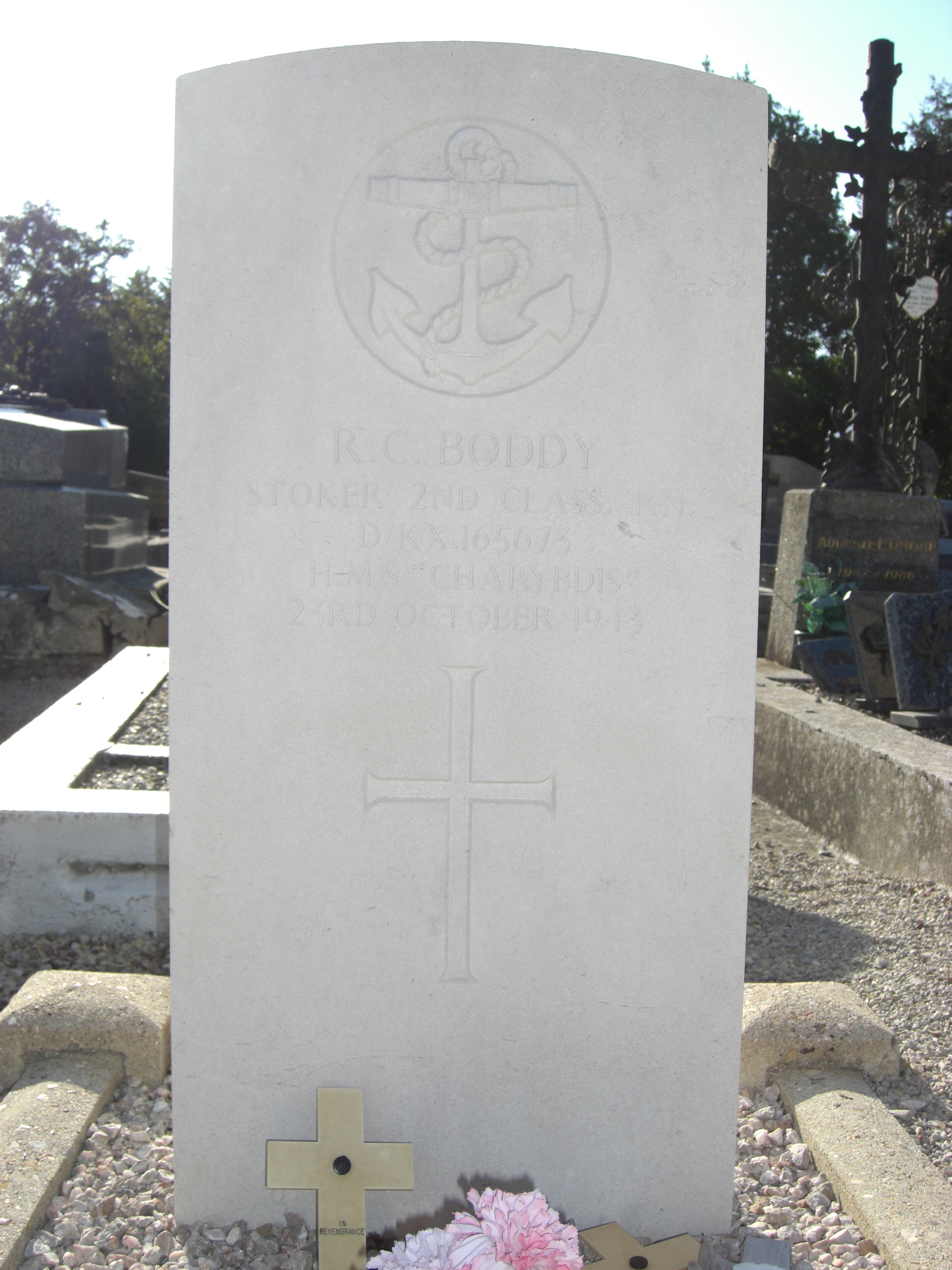 The naval headstone of Stoker 2nd Class Robert Charles Boddy, HMS Charybdis, in Saint-Germain-sur-Ay.